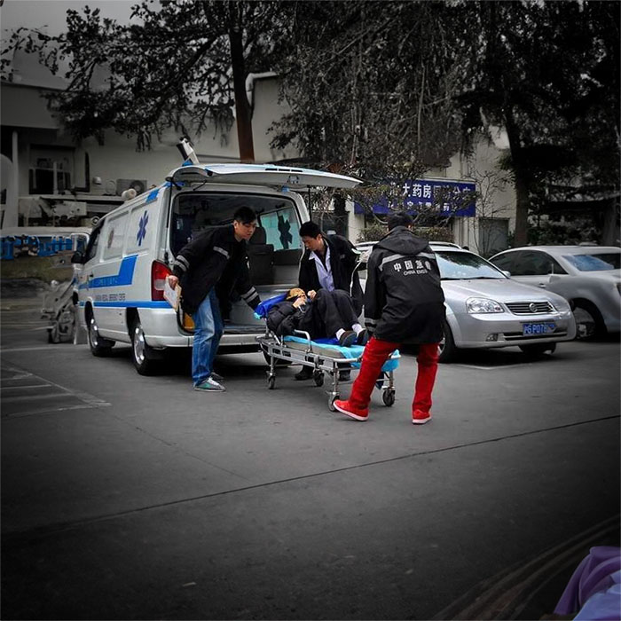 武汉租赁私人救护车联系电话