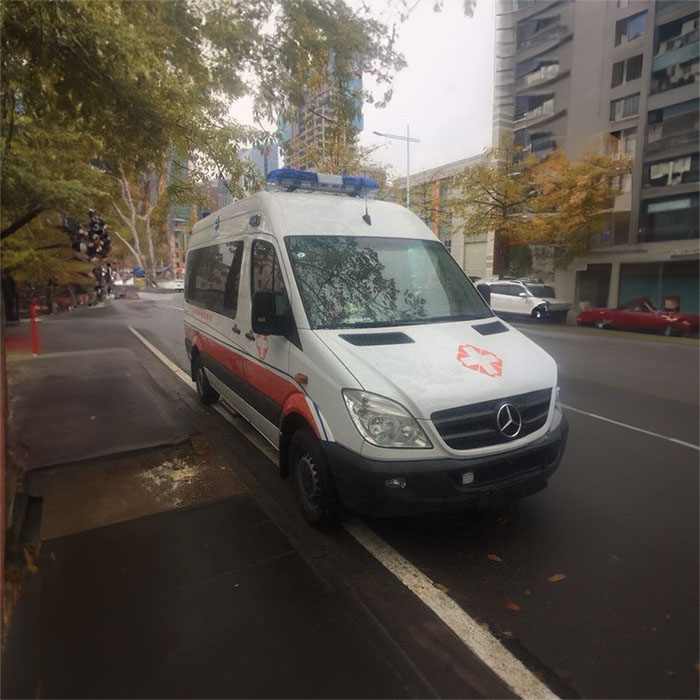 武汉私人救护车出租联系电话